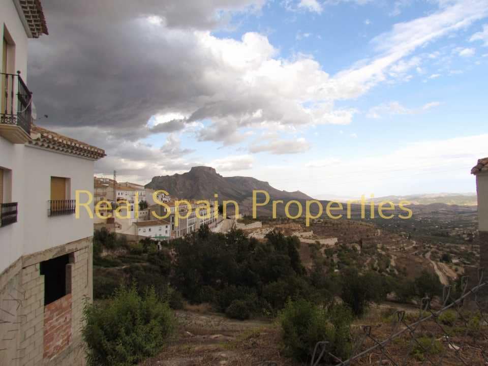 Grunde uden byggetilladelser til salg i Velez-Blanco - € 50.000 (Ref: 8417313)