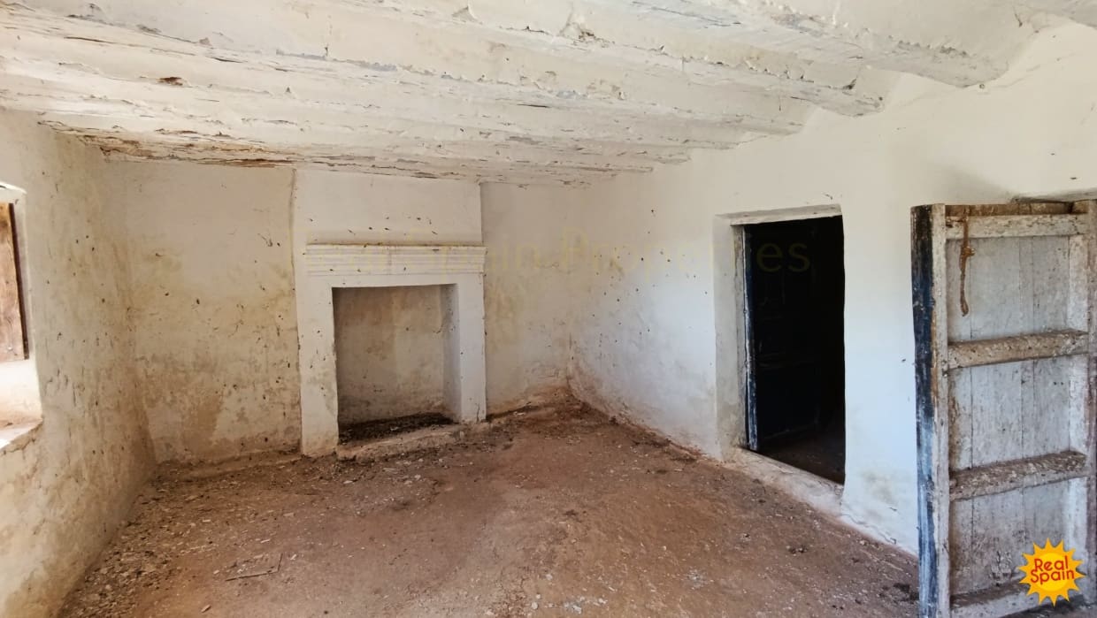 4 slaapkamer Finca/Landhuis te koop in Chirivel - € 27.000 (Ref: 8436148)