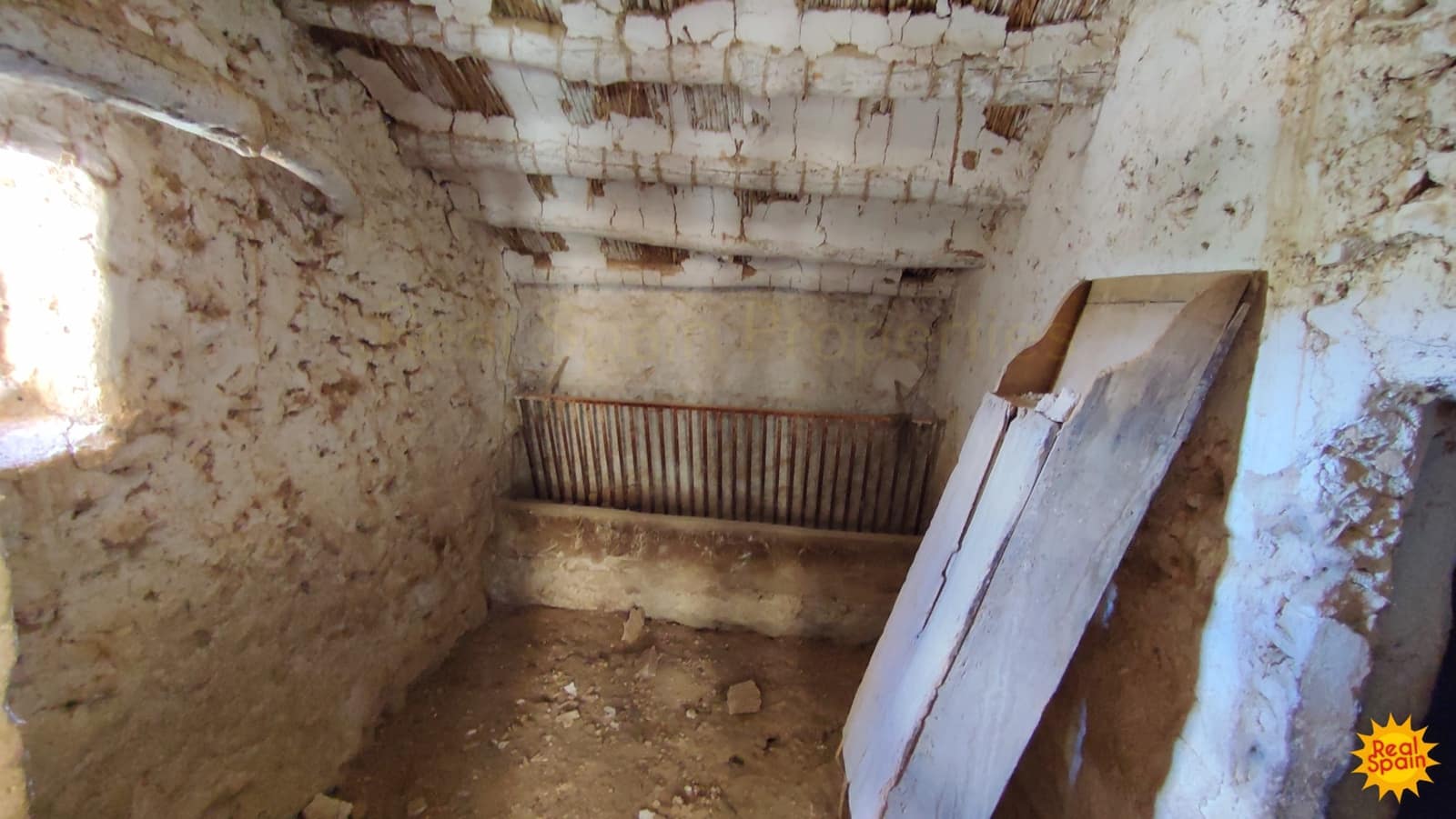 4 bedroom Finca/Country House for sale in Chirivel - € 39,000 (Ref: 8553551)