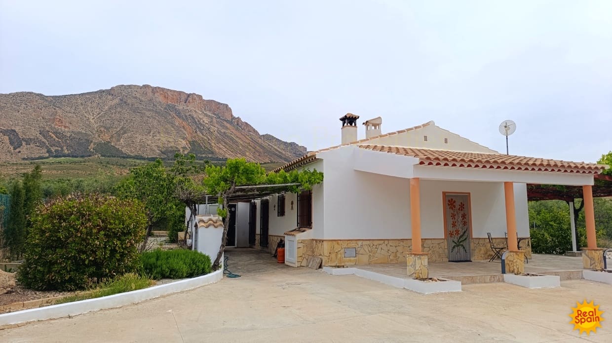 2 soveværelse Finca/Landehus til salg i Velez-Blanco - € 180.000 (Ref: 9007146)