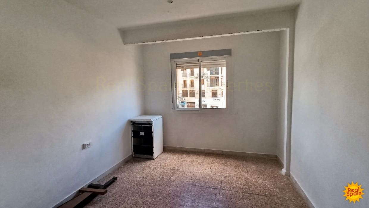 4 bedroom Apartment for sale in Velez-Rubio - € 50,000 (Ref: 9007147)