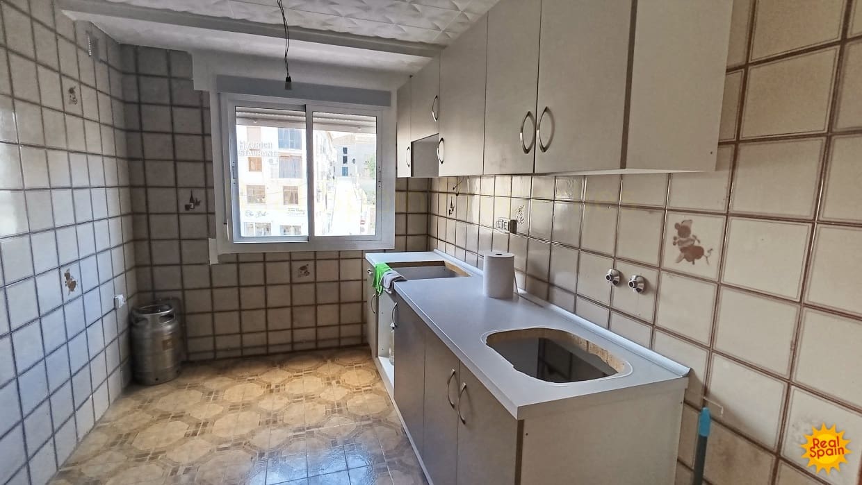 4 bedroom Apartment for sale in Velez-Rubio - € 50,000 (Ref: 9007147)