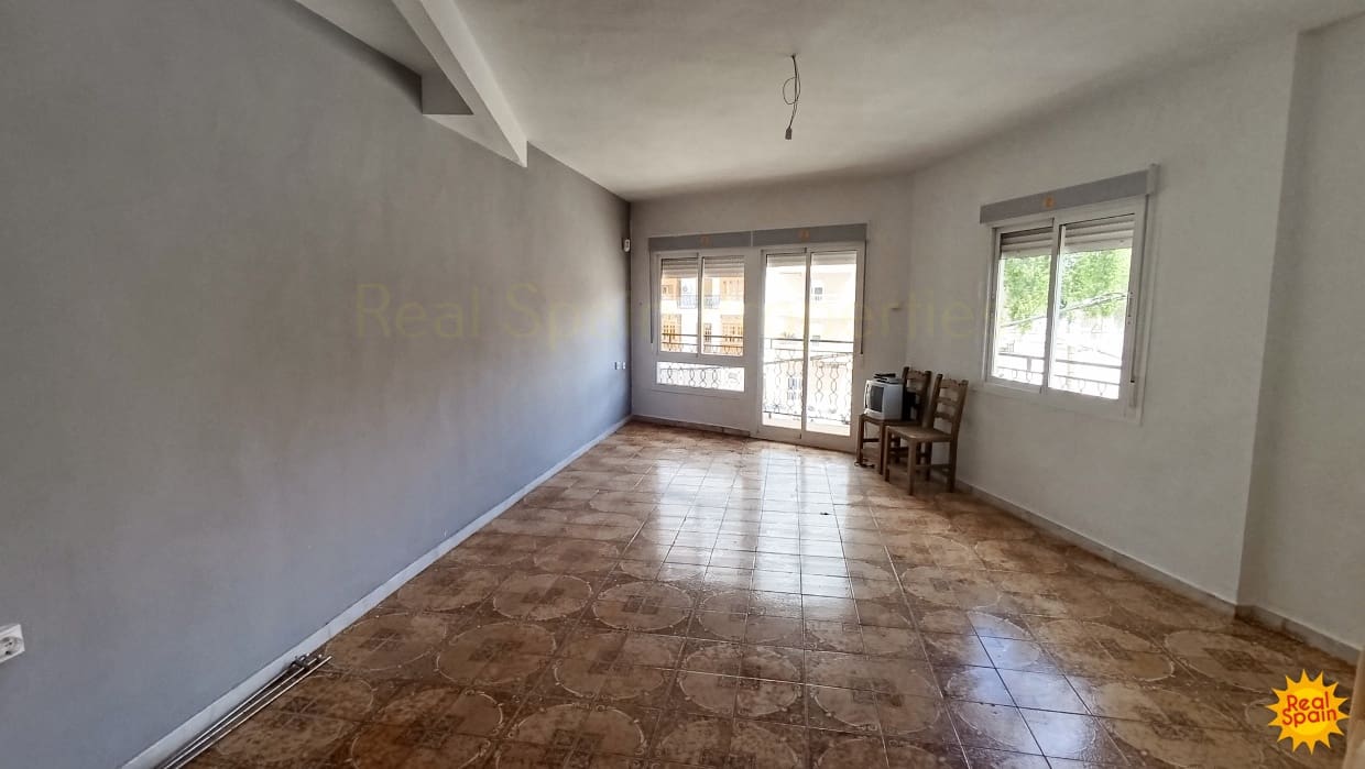 4 bedroom Apartment for sale in Velez-Rubio - € 50,000 (Ref: 9007147)