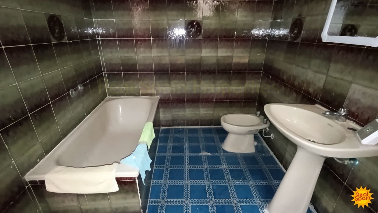 4 bedroom Apartment for sale in Velez-Rubio - € 50,000 (Ref: 9007147)