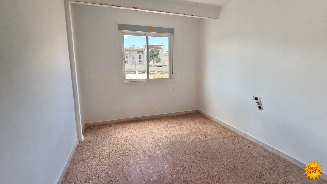 4 bedroom Apartment for sale in Velez-Rubio - € 50,000 (Ref: 9007147)