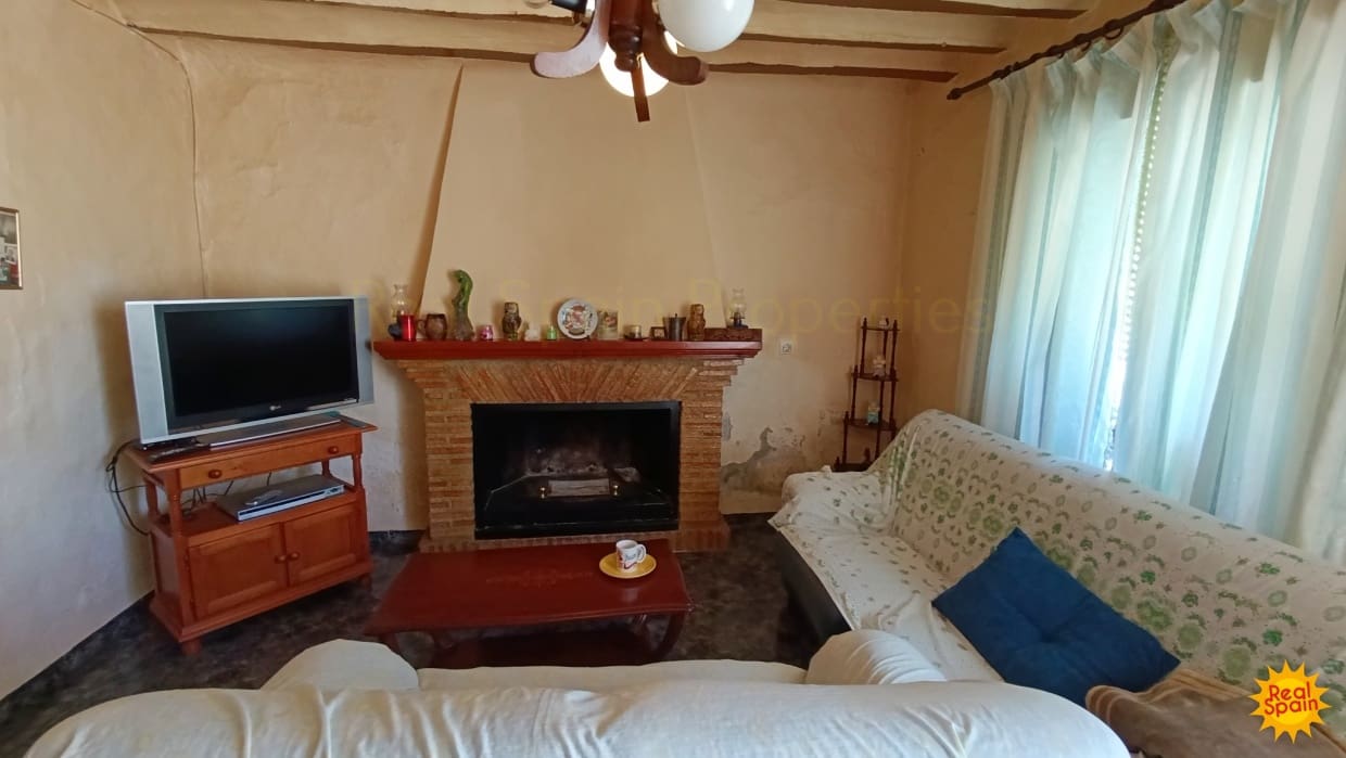 5 soveværelse Finca/Landehus til salg i Velez-Blanco - € 79.900 (Ref: 9013687)