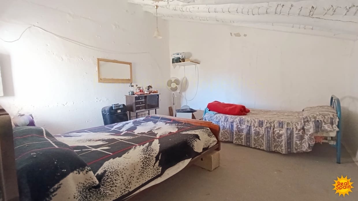 5 soveværelse Finca/Landehus til salg i Velez-Blanco - € 79.900 (Ref: 9013687)