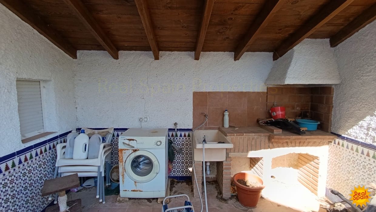 5 soveværelse Finca/Landehus til salg i Velez-Blanco - € 79.900 (Ref: 9013687)