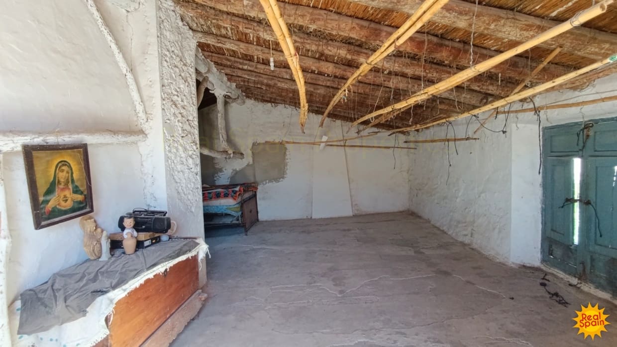 5 soveværelse Finca/Landehus til salg i Velez-Blanco - € 79.900 (Ref: 9013687)