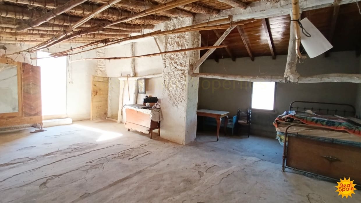 5 soveværelse Finca/Landehus til salg i Velez-Blanco - € 79.900 (Ref: 9013687)