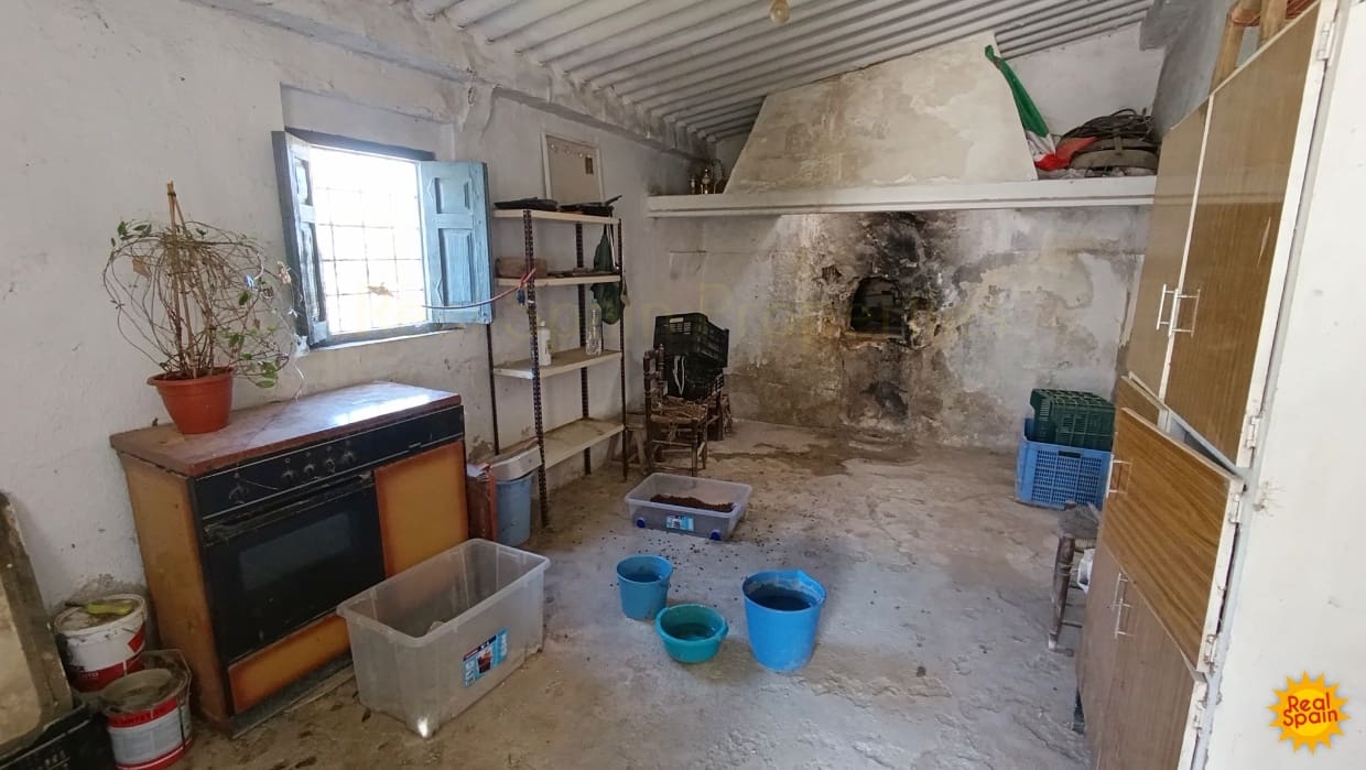 5 soveværelse Finca/Landehus til salg i Velez-Blanco - € 79.900 (Ref: 9013687)