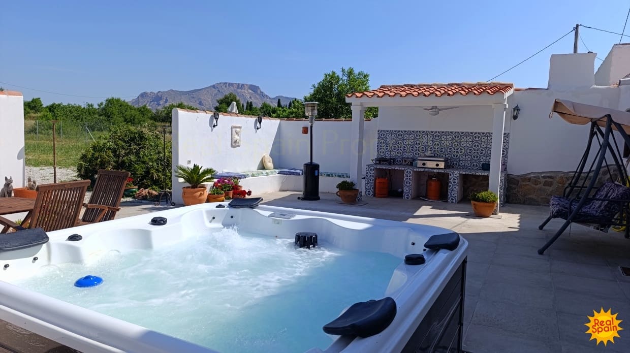 4 bedroom Finca/Country House for sale in Velez-Rubio - € 219,995 (Ref: 9057330)