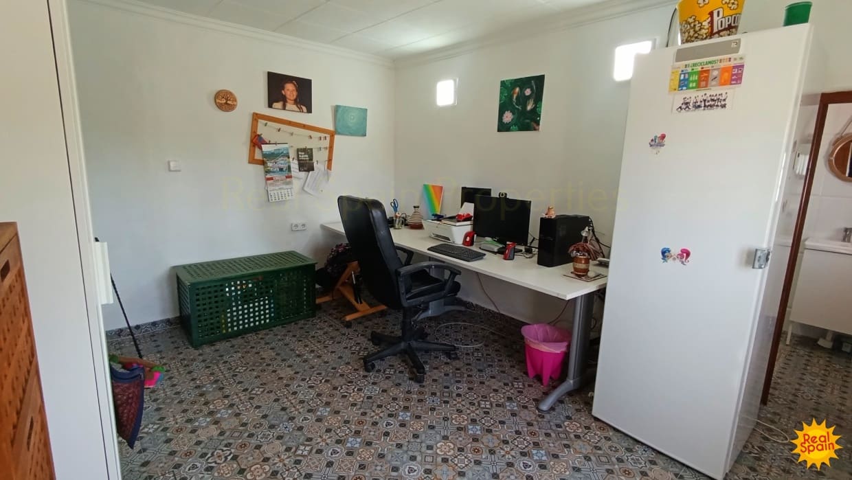 4 bedroom Finca/Country House for sale in Velez-Rubio - € 219,995 (Ref: 9057330)