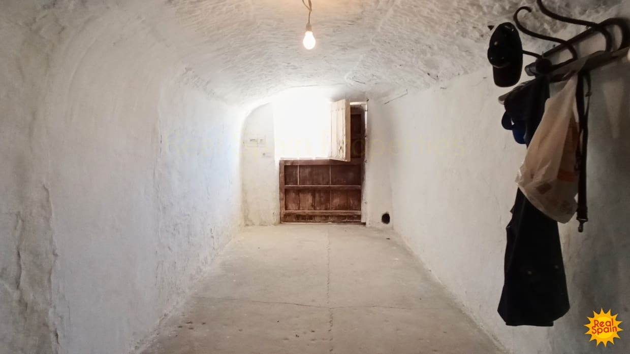 4 bedroom Cave House for sale in Benamaurel - € 229,000 (Ref: 9398093)