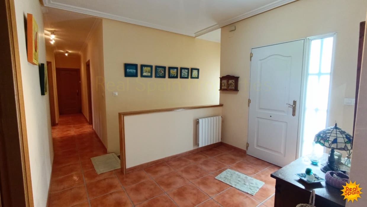 4 bedroom Cave House for sale in Benamaurel - € 229,000 (Ref: 9398093)