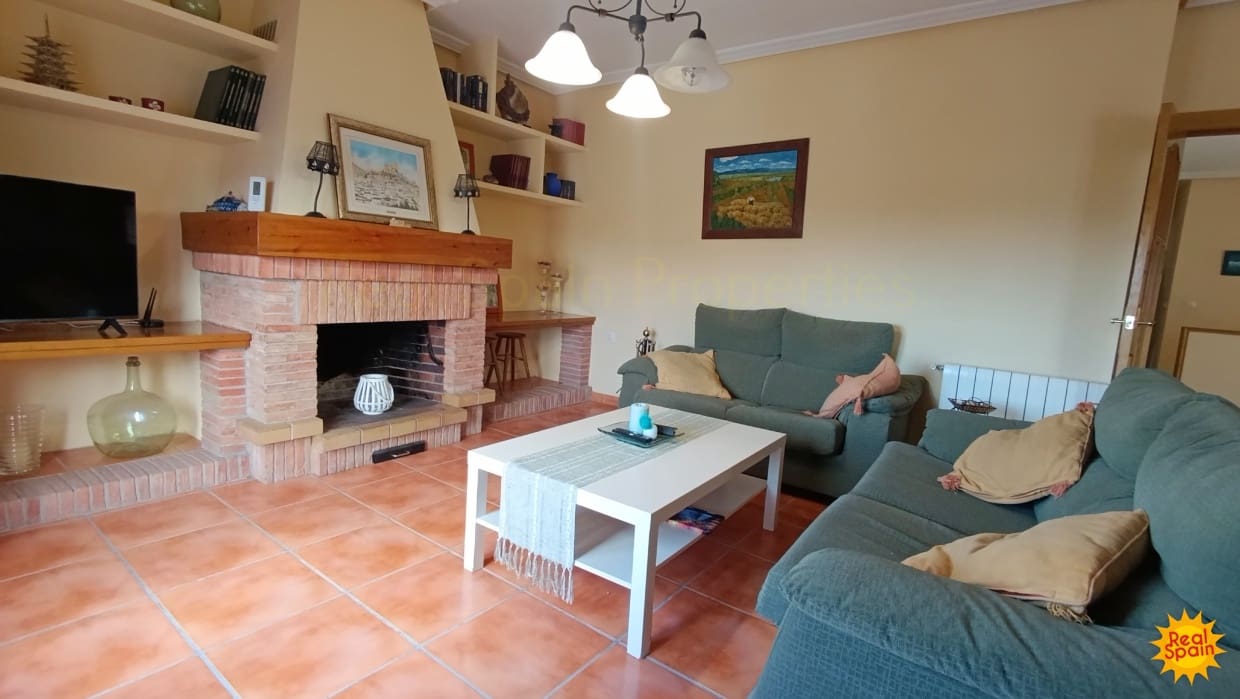 4 bedroom Cave House for sale in Benamaurel - € 229,000 (Ref: 9398093)