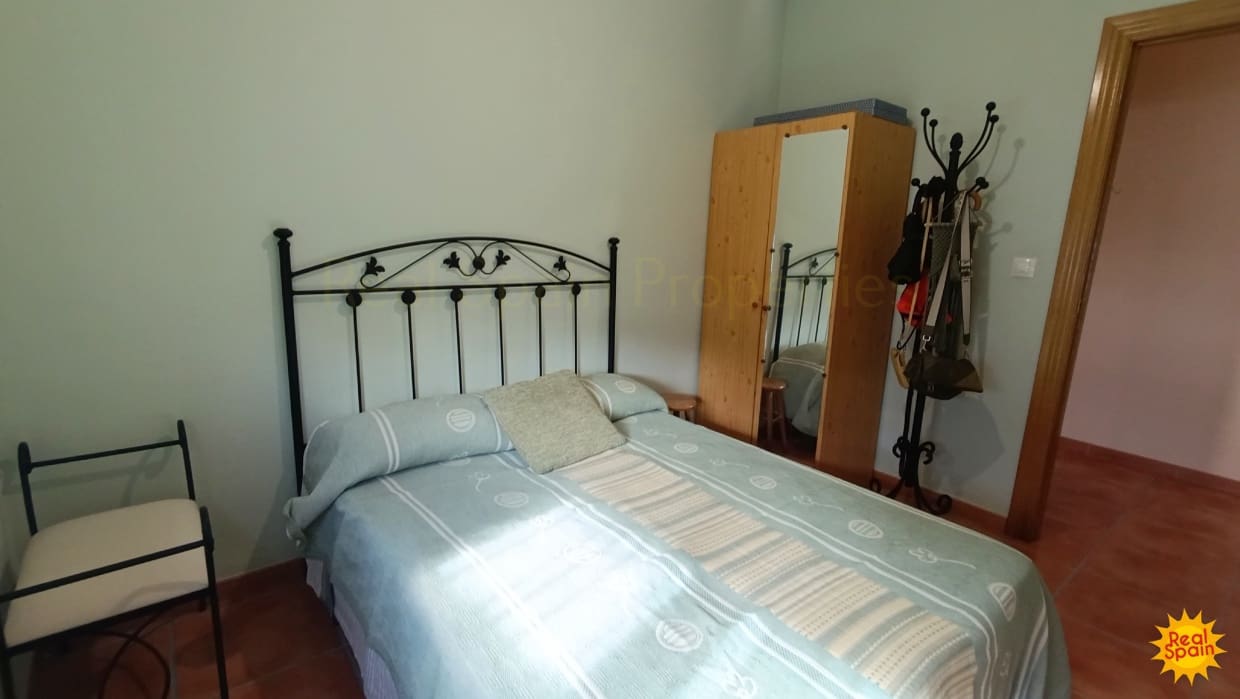 4 bedroom Cave House for sale in Benamaurel - € 229,000 (Ref: 9398093)