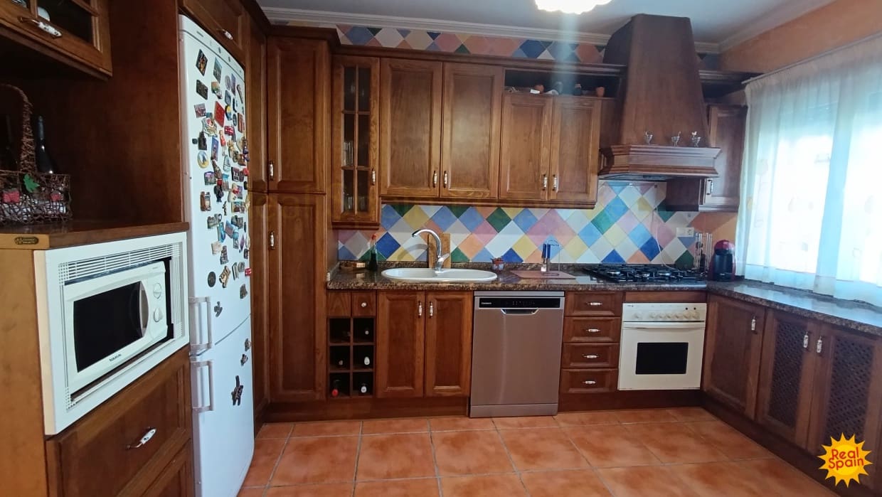 4 bedroom Cave House for sale in Benamaurel - € 229,000 (Ref: 9398093)