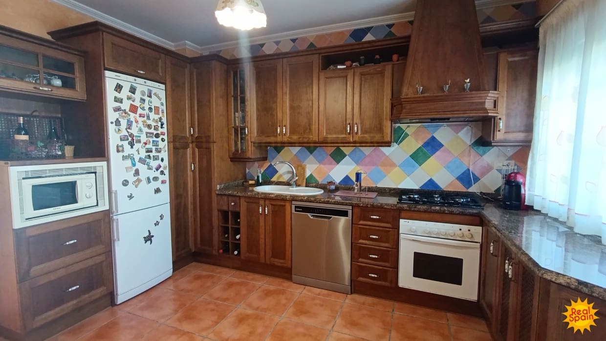 4 bedroom Cave House for sale in Benamaurel - € 229,000 (Ref: 9398093)