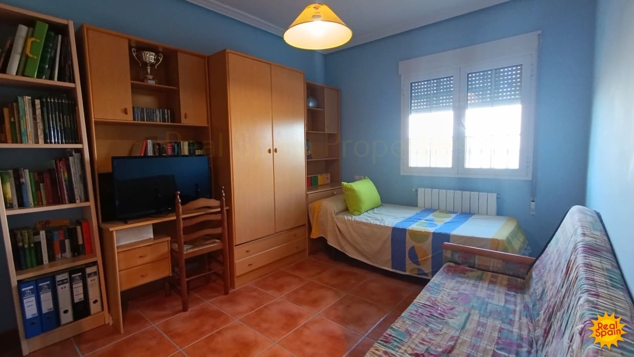 4 bedroom Cave House for sale in Benamaurel - € 229,000 (Ref: 9398093)