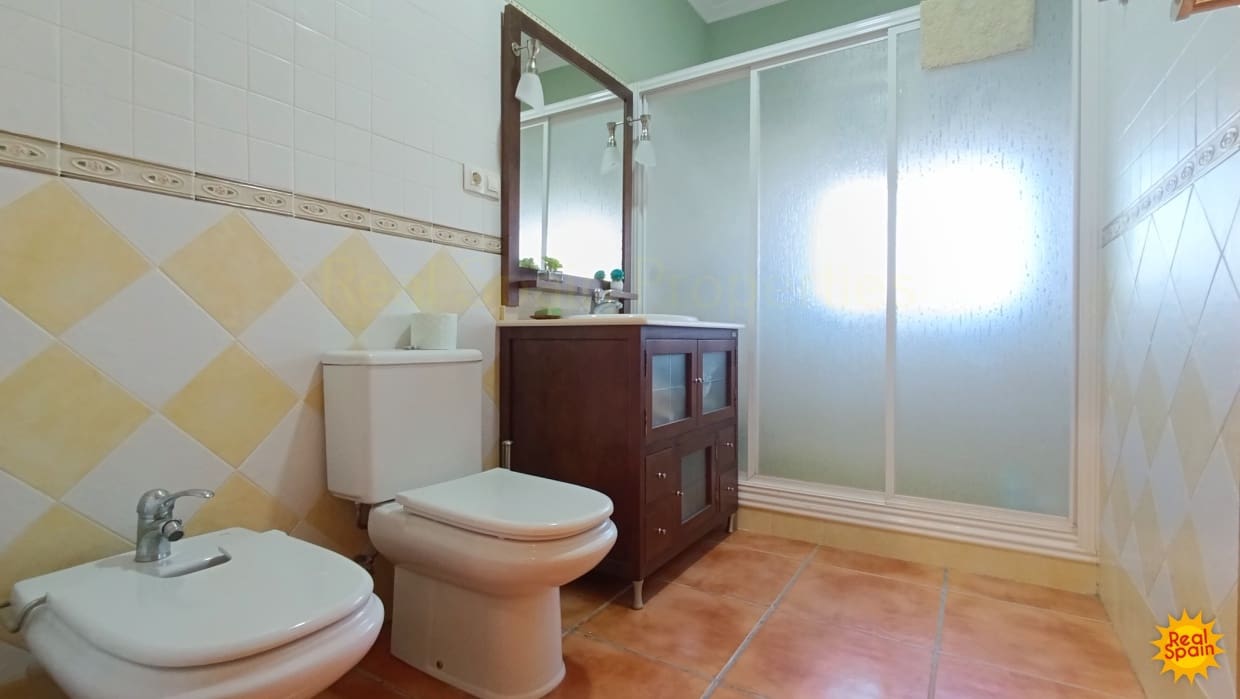 4 bedroom Cave House for sale in Benamaurel - € 229,000 (Ref: 9398093)