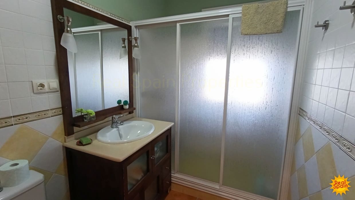 4 bedroom Cave House for sale in Benamaurel - € 229,000 (Ref: 9398093)