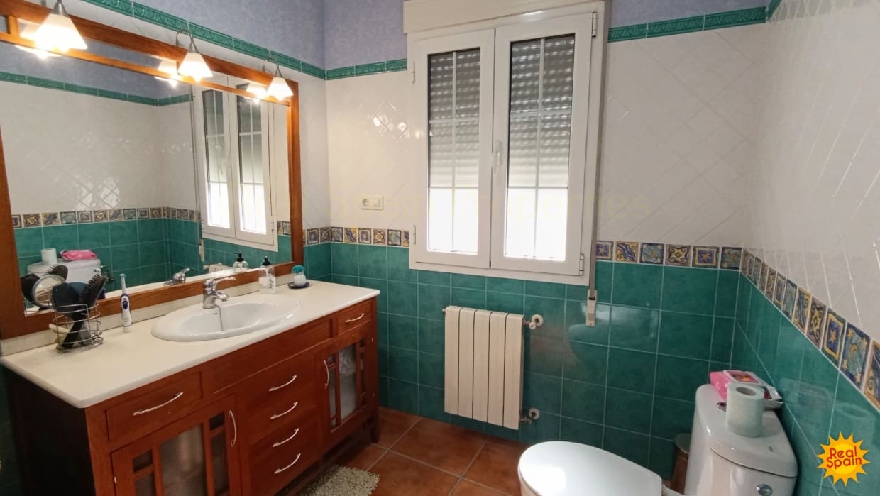 4 bedroom Cave House for sale in Benamaurel - € 229,000 (Ref: 9398093)