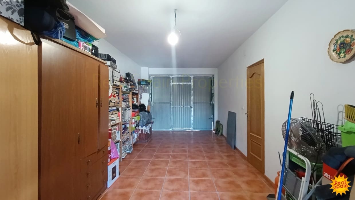 4 bedroom Cave House for sale in Benamaurel - € 229,000 (Ref: 9398093)