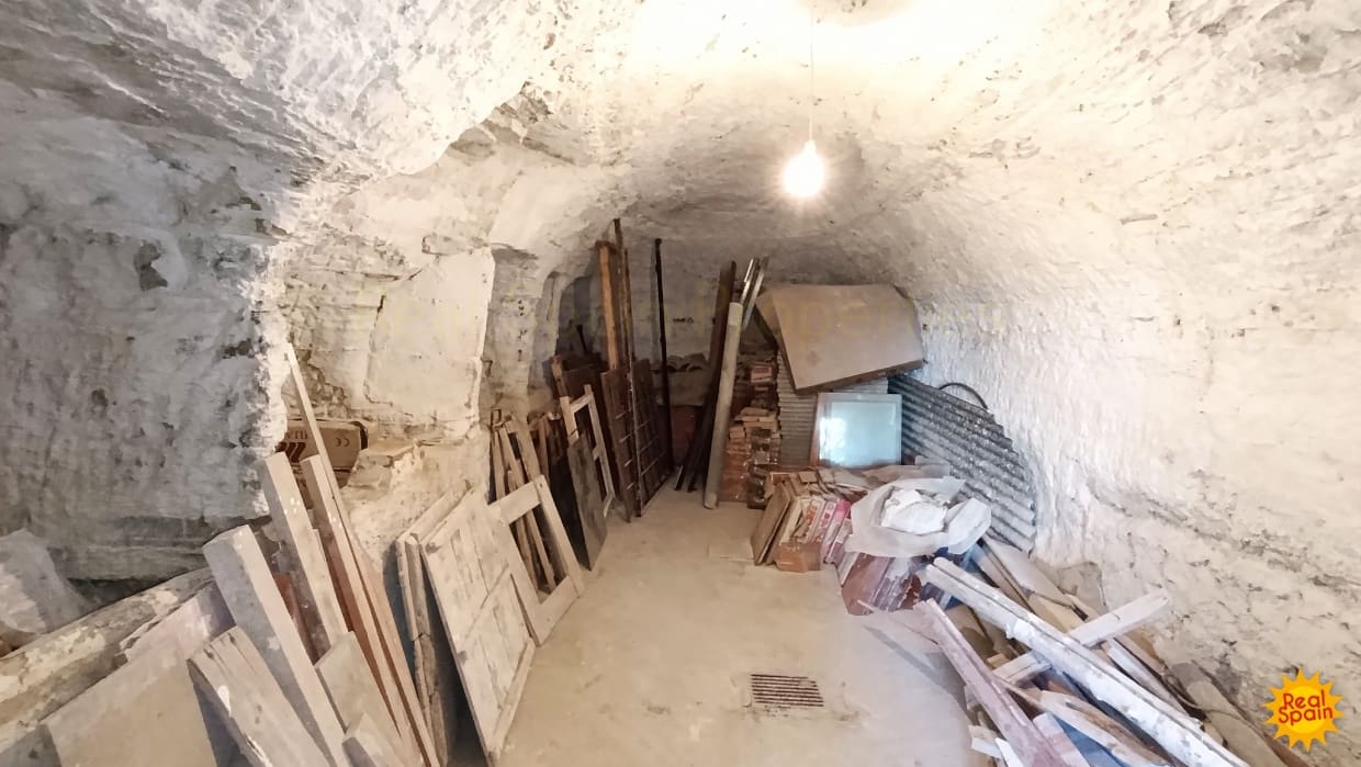 4 bedroom Cave House for sale in Benamaurel - € 229,000 (Ref: 9398093)