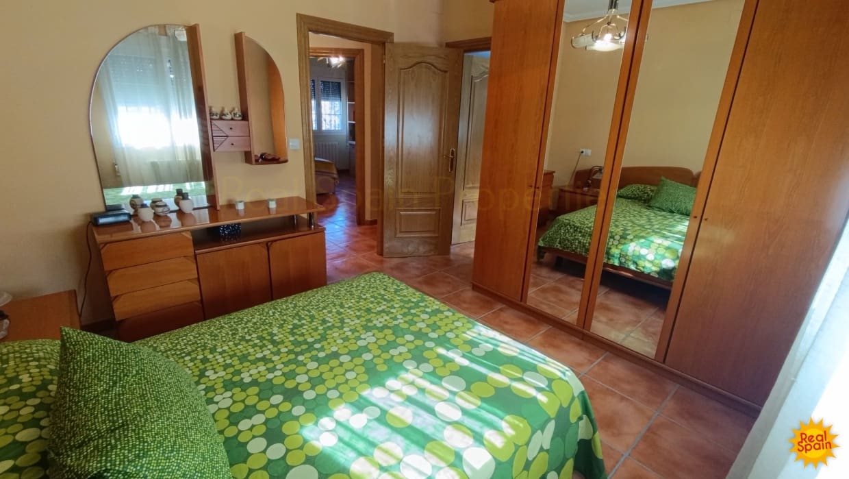 4 bedroom Cave House for sale in Benamaurel - € 229,000 (Ref: 9398093)