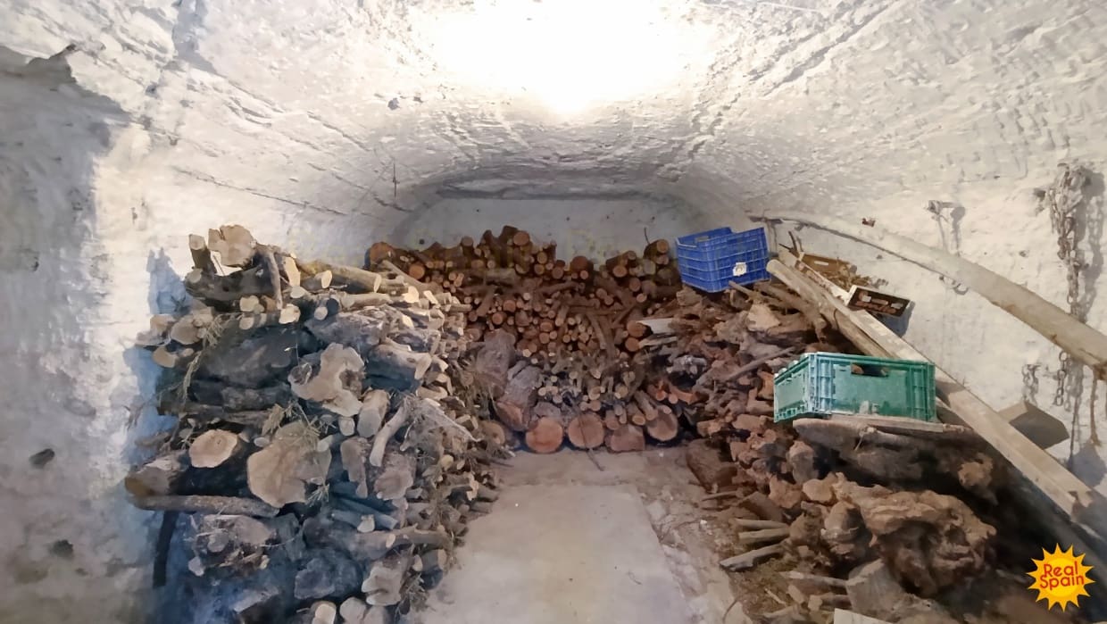 4 bedroom Cave House for sale in Benamaurel - € 229,000 (Ref: 9398093)