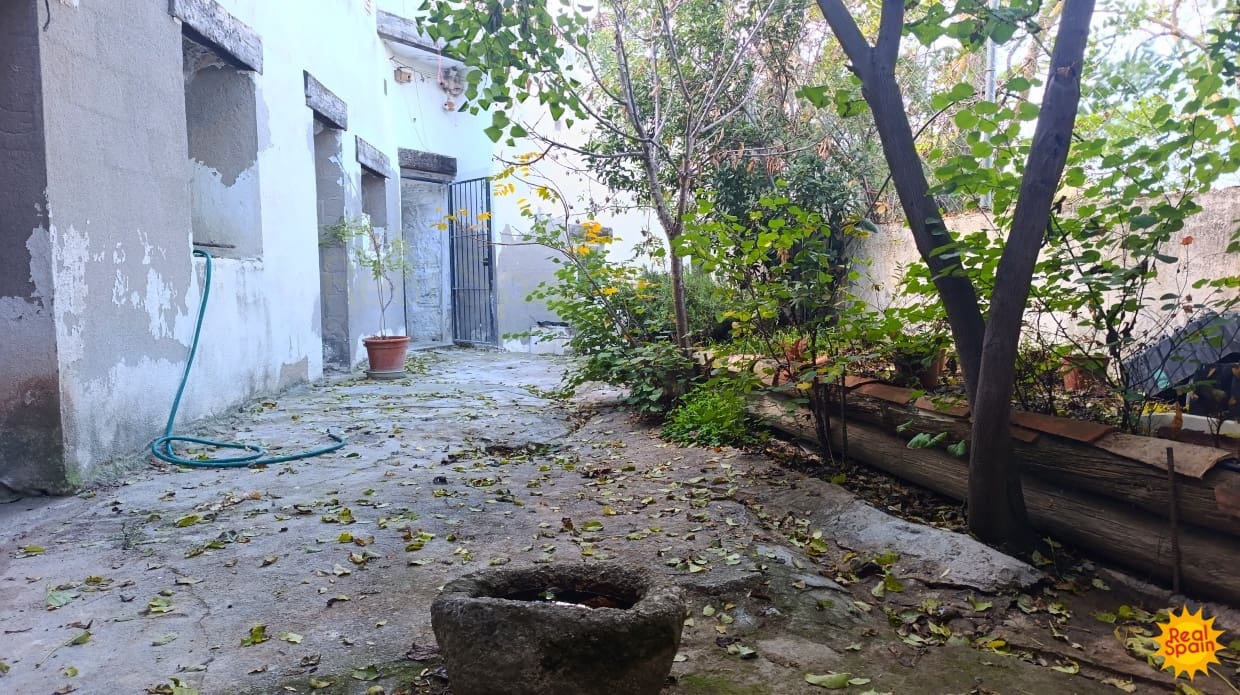 4 bedroom Cave House for sale in Benamaurel - € 229,000 (Ref: 9398093)