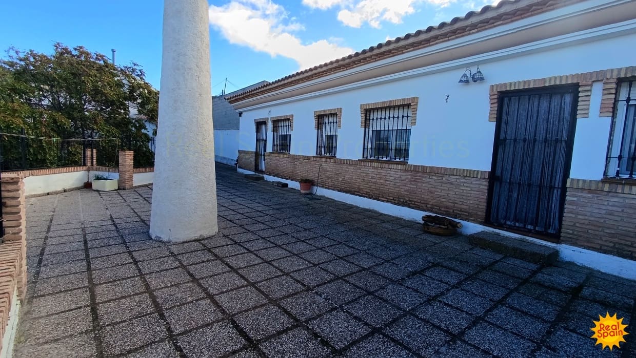 4 bedroom Cave House for sale in Benamaurel - € 229,000 (Ref: 9398093)