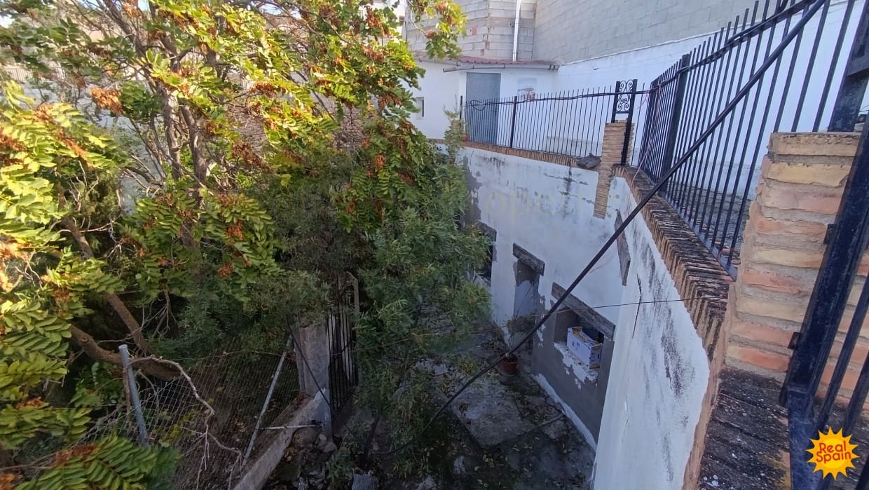 4 bedroom Cave House for sale in Benamaurel - € 229,000 (Ref: 9398093)