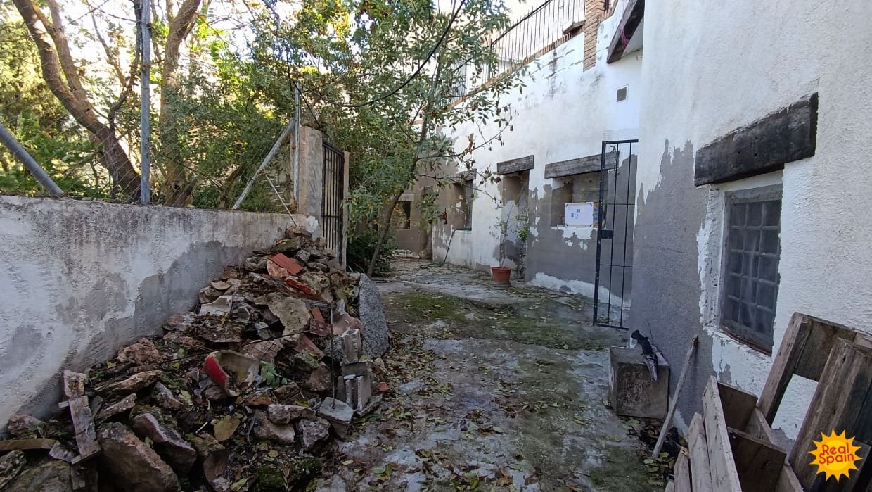 4 bedroom Cave House for sale in Benamaurel - € 229,000 (Ref: 9398093)