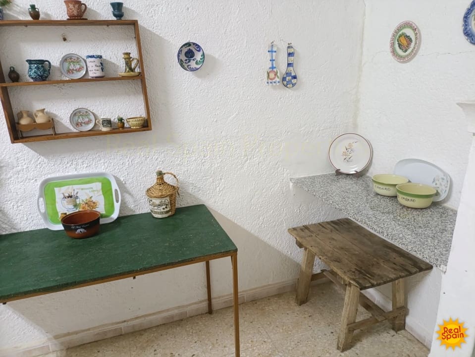 Commercial for sale in Velez-Rubio - € 88,000 (Ref: 9483214)