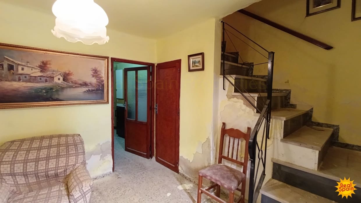 4 bedroom Townhouse for sale in Cullar - € 35,000 (Ref: 9557368)