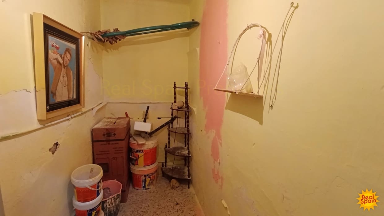 4 bedroom Townhouse for sale in Cullar - € 35,000 (Ref: 9557368)