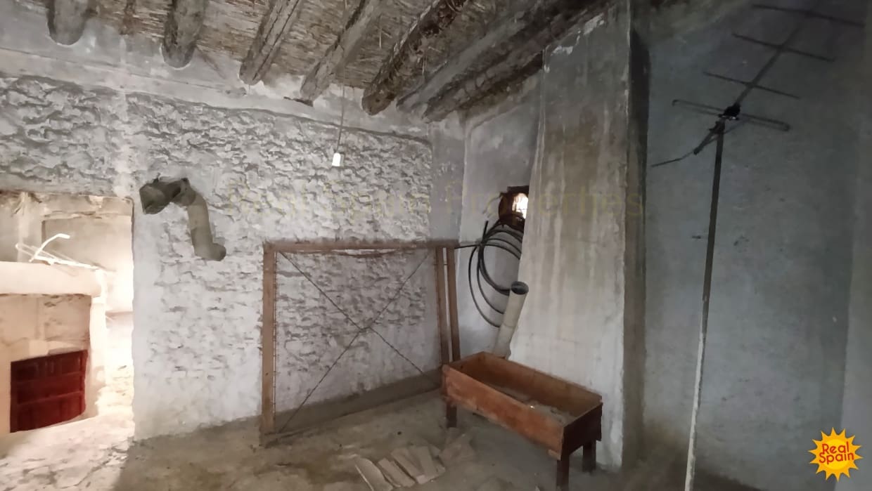 4 bedroom Townhouse for sale in Cullar - € 35,000 (Ref: 9557368)