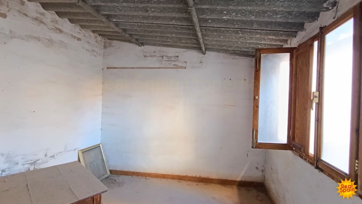 4 bedroom Townhouse for sale in Cullar - € 35,000 (Ref: 9557368)