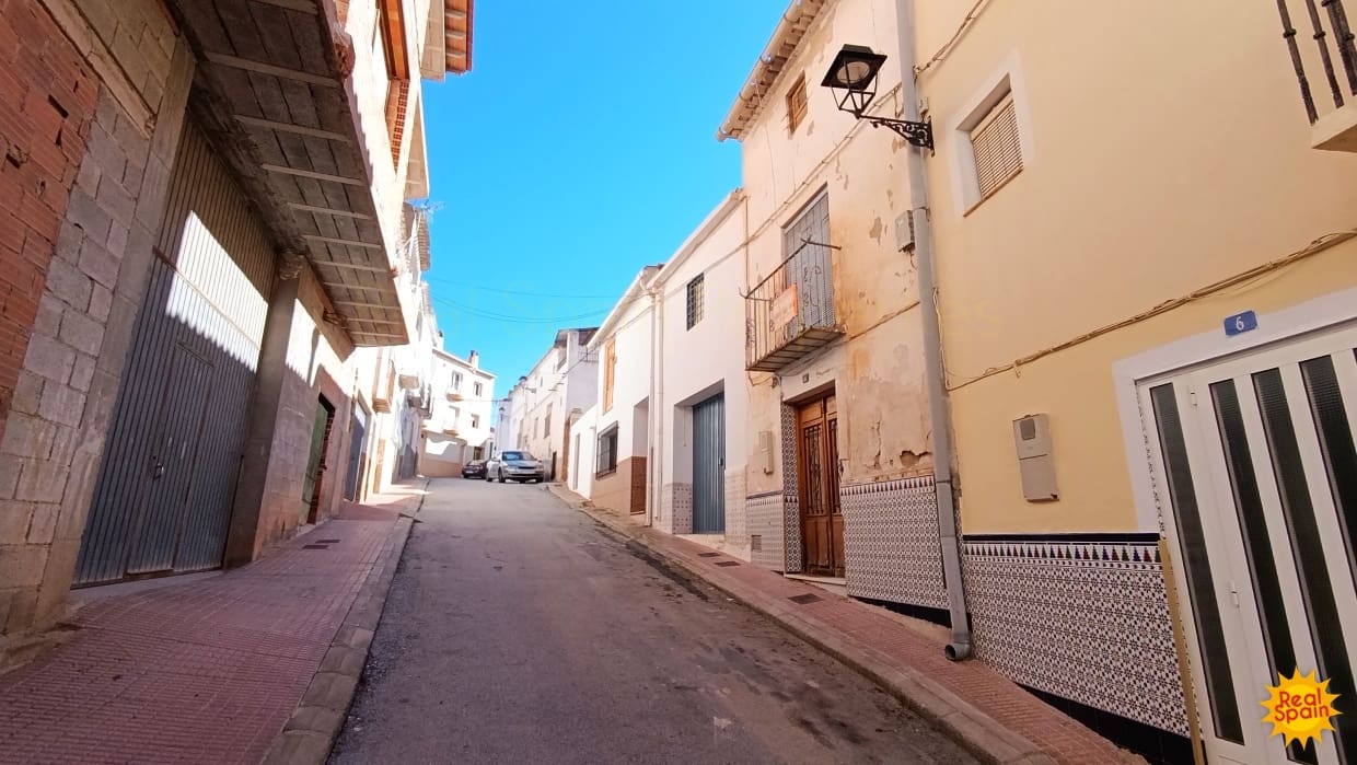 4 bedroom Townhouse for sale in Cullar - € 35,000 (Ref: 9557368)