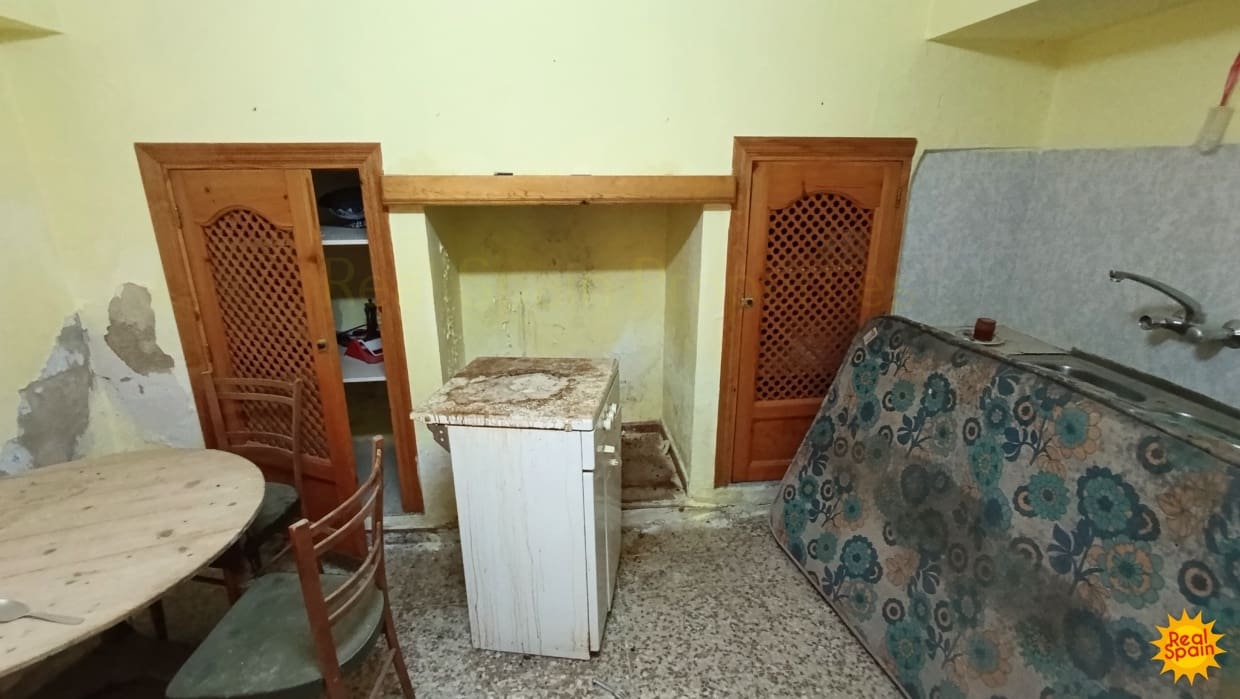 4 bedroom Townhouse for sale in Cullar - € 35,000 (Ref: 9557368)