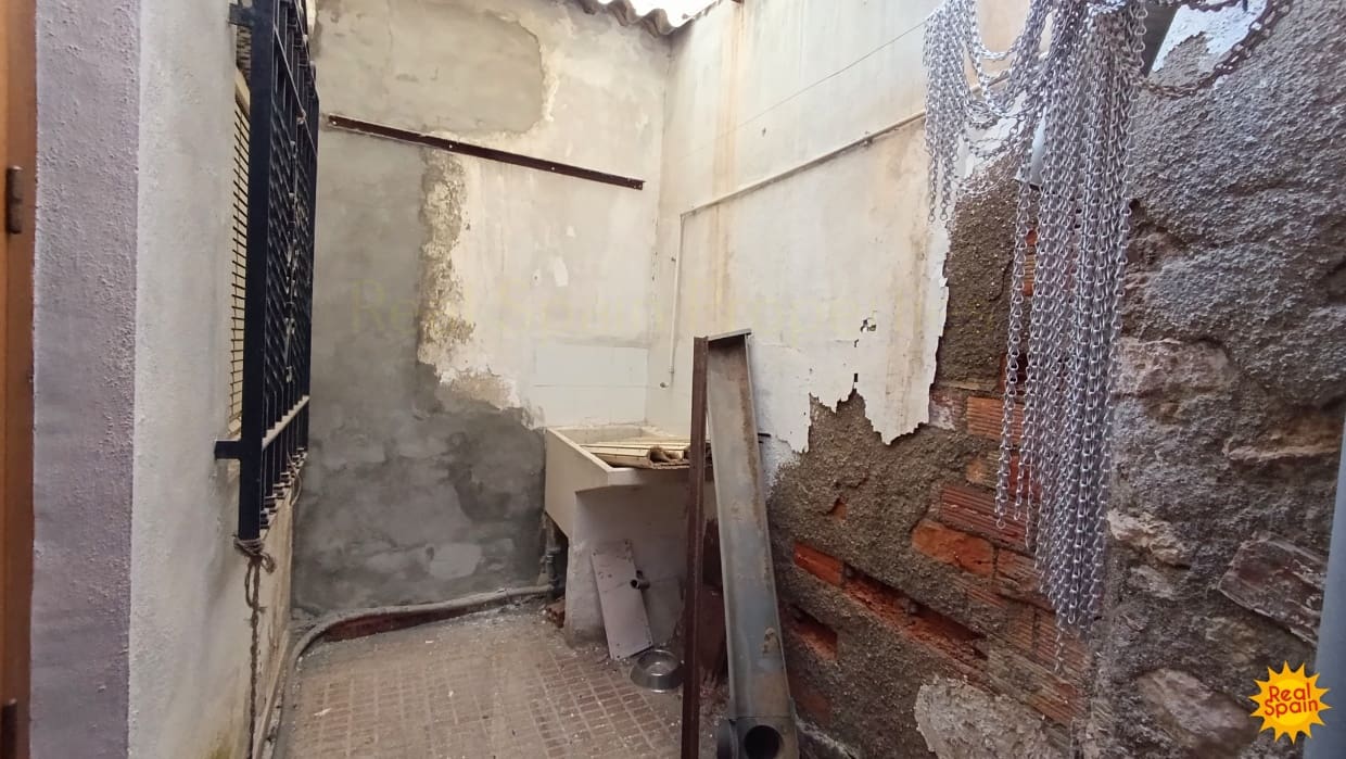 4 bedroom Townhouse for sale in Cullar - € 35,000 (Ref: 9557368)