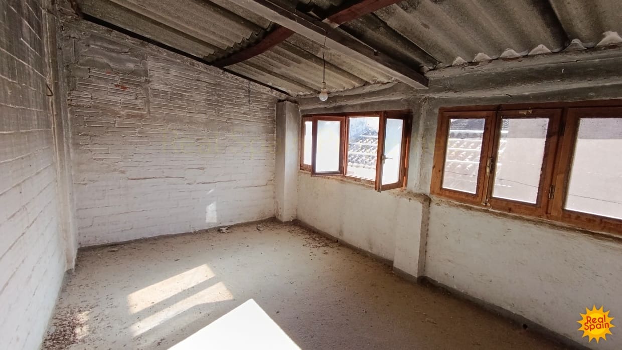 4 bedroom Townhouse for sale in Cullar - € 35,000 (Ref: 9557368)