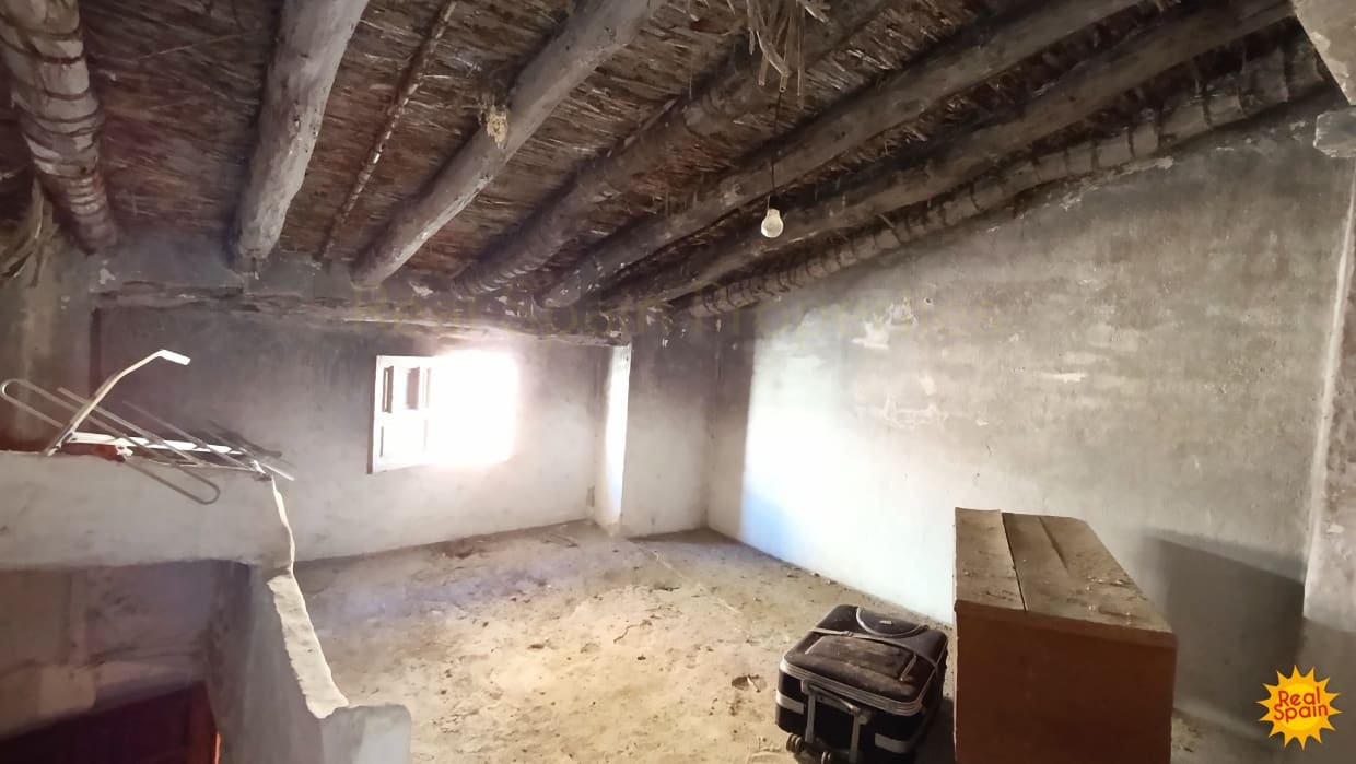 4 bedroom Townhouse for sale in Cullar - € 35,000 (Ref: 9557368)