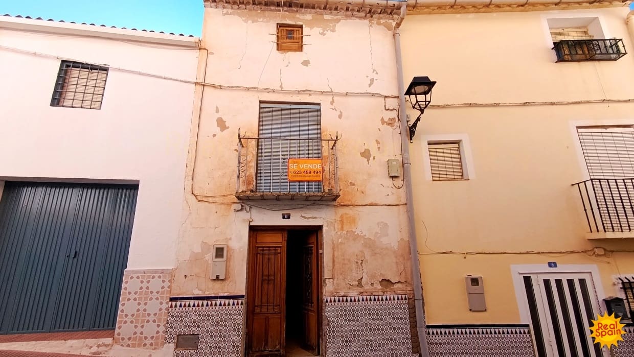 4 bedroom Townhouse for sale in Cullar - € 35,000 (Ref: 9557368)