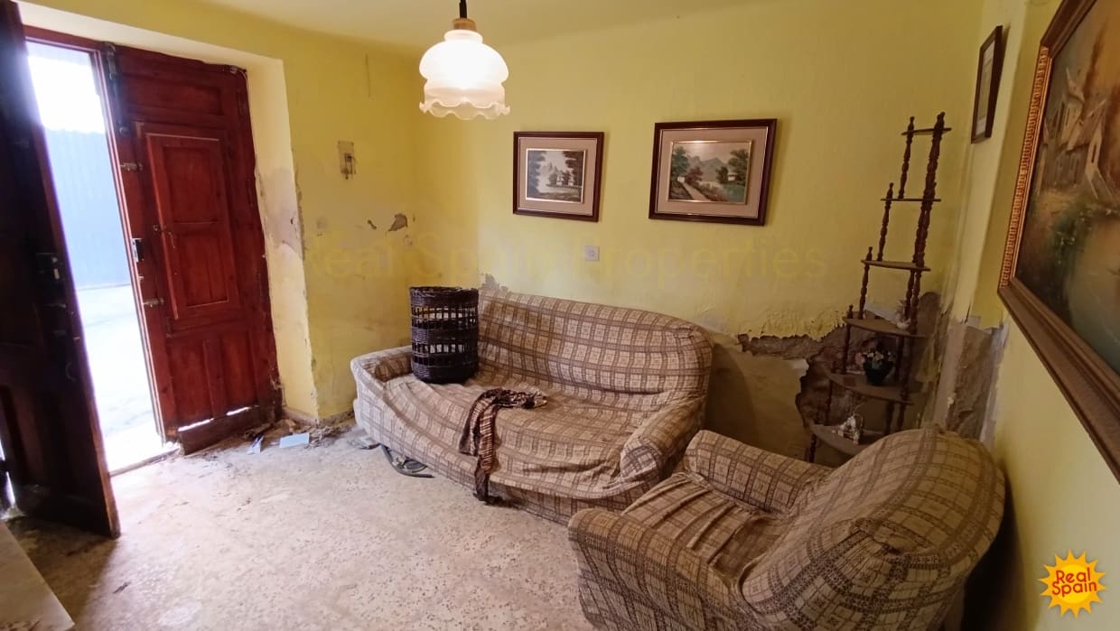 4 bedroom Townhouse for sale in Cullar - € 35,000 (Ref: 9557368)