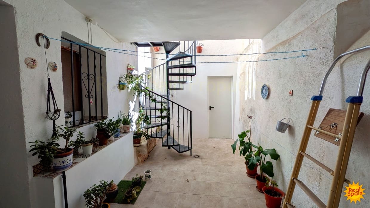 4 bedroom Townhouse for sale in Velez-Blanco - € 95,000 (Ref: 9800818)