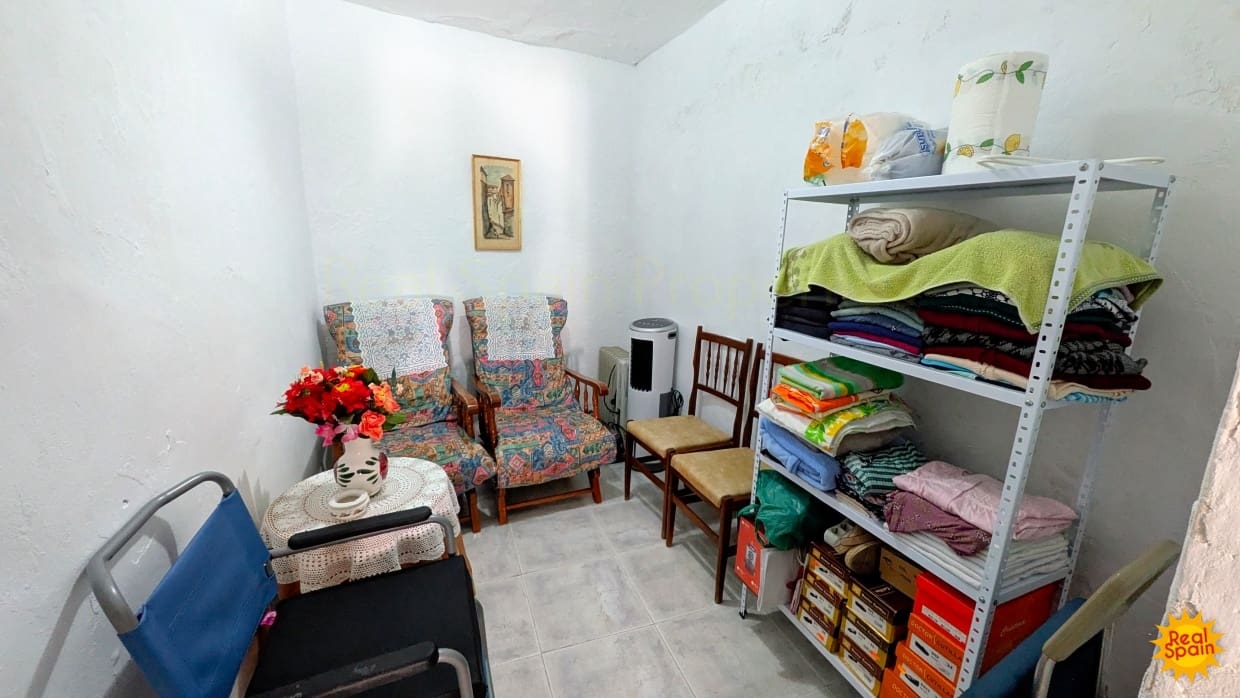 4 bedroom Townhouse for sale in Velez-Blanco - € 95,000 (Ref: 9800818)