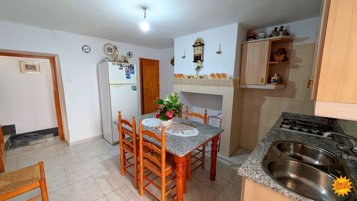 4 bedroom Townhouse for sale in Velez-Blanco - € 95,000 (Ref: 9800818)